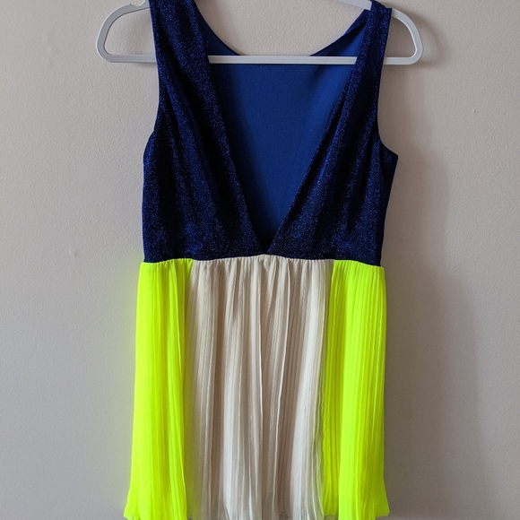 Shimmery dress, size L - Picture 2 of 3